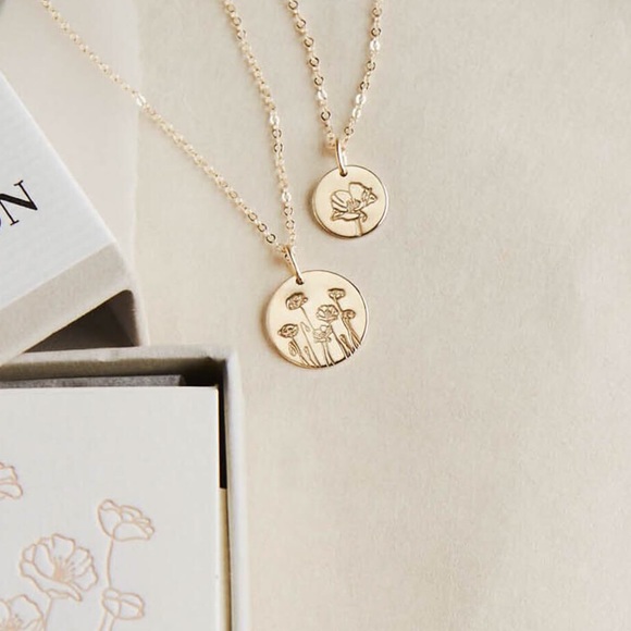 Poppy August Birth Flower Dainty Charm Necklace - Picture 2 of 16